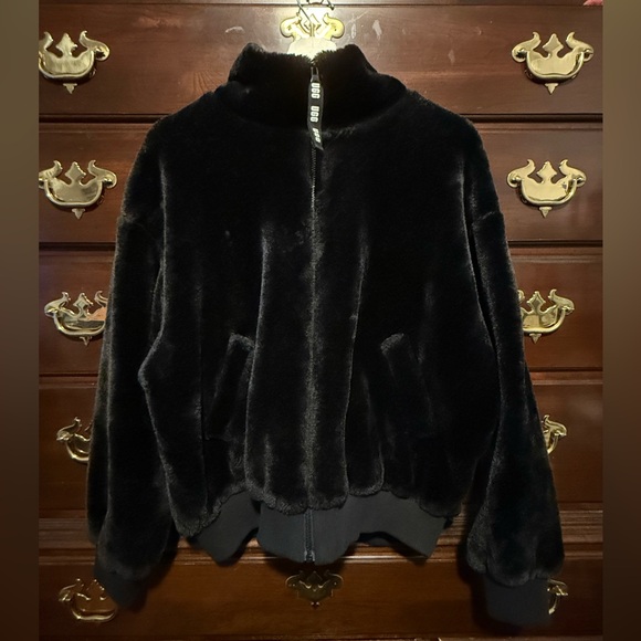 UGG Jackets & Blazers - UGG LAKEN SHERPA JACKET WOMEN BLACK Size Small